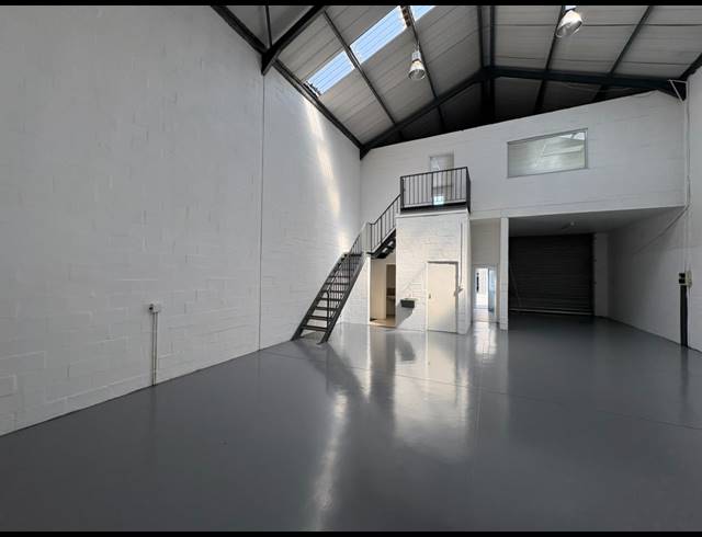 200M² WAREHOUSE TO LET IN ASLA PARK